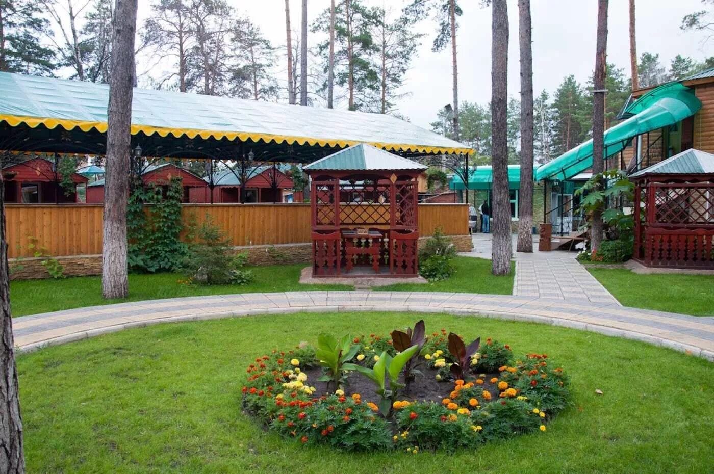 Кафе сосновый бор головчино. Кафе сосновый бор воронеж. Сосновый бор ул громовой 1а фото. Сосновый бор ресторан тольятти. Сосновый бор тольятти домики.