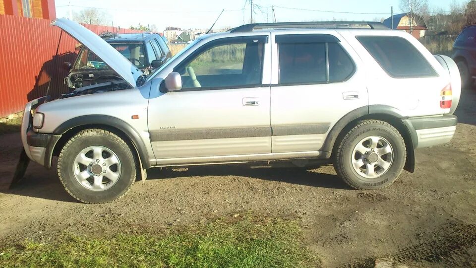 Бампер опель фронтера а. Опель фронтера б битый. Запчасти на опель фронтера. Opel frontera 92 г в. Запчасти на опель фронтера.