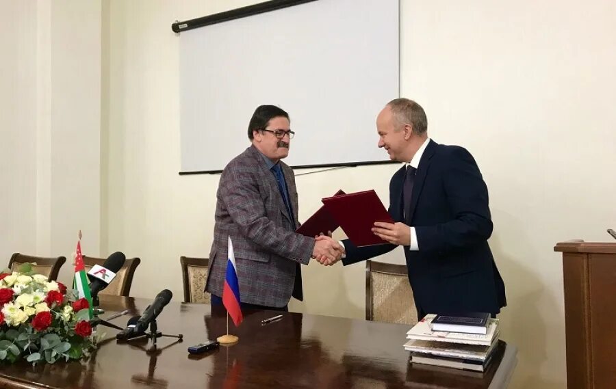 Институт физики академии наук азербайджана. Зураб джопуа. Академия наук абхазии. Академия наук абхазии. Президент абхазии 2022.