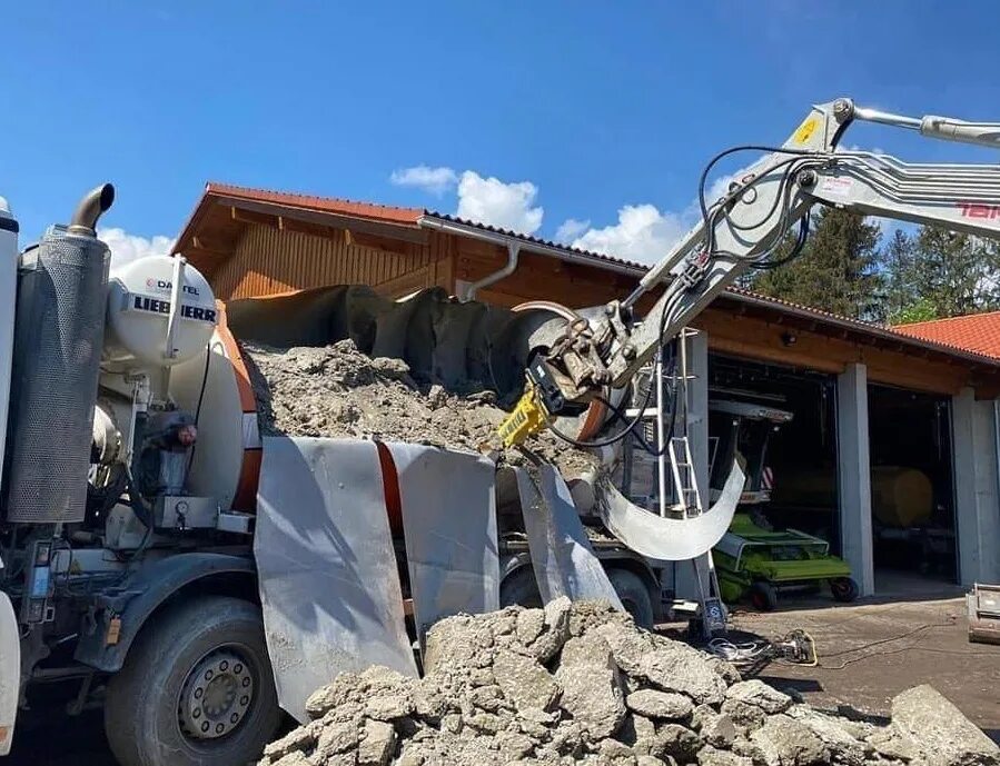 Мерзлый бетон. Затвердевший бетон. Бетонный куб. Цементно-песчаный раствор м200. Дороги из цемента.