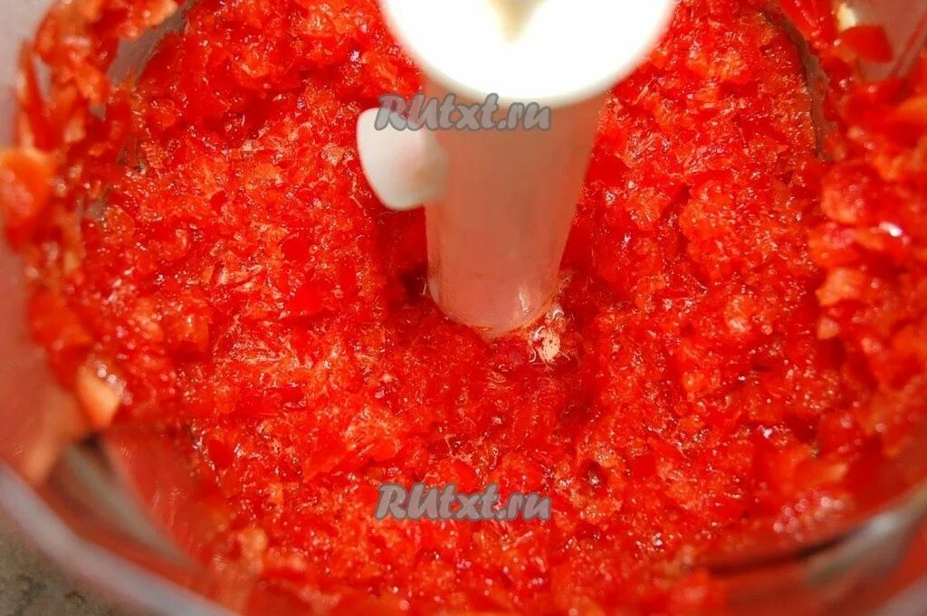Томат с перцем через мясорубку на зиму. Болгарский перец на зиму через блендер.