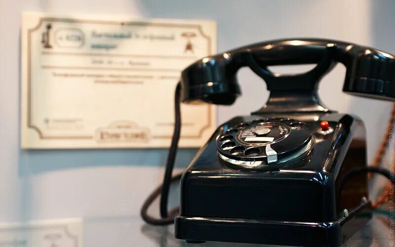 Музей телефонной связи. Музей телефонных аппаратов. Первый телефонный аппарат в музее. Музей истории телефона.