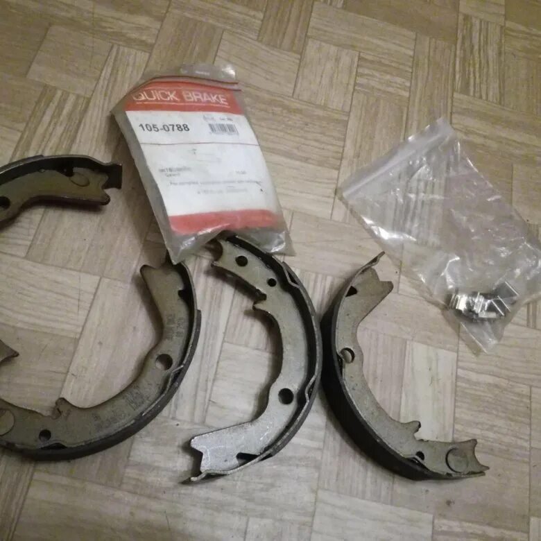 Колодки стояночного тормоза mitsubishi lancer 10. Mitsubishi lancer 9 задние тормозные колодки ручника. Колодки ручника митсубиси лансер 10. Колодки ручника лансер 10. Колодки ручника митсубиси лансер 10.