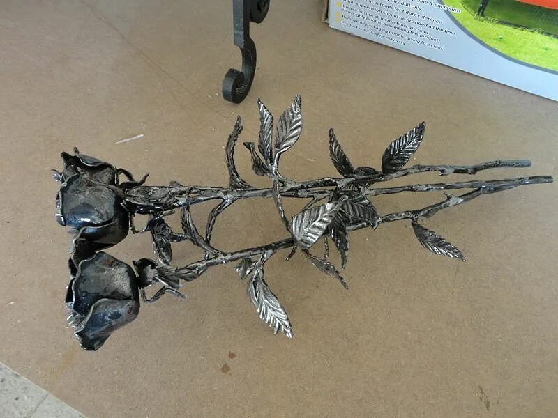 кованые розы на могилу