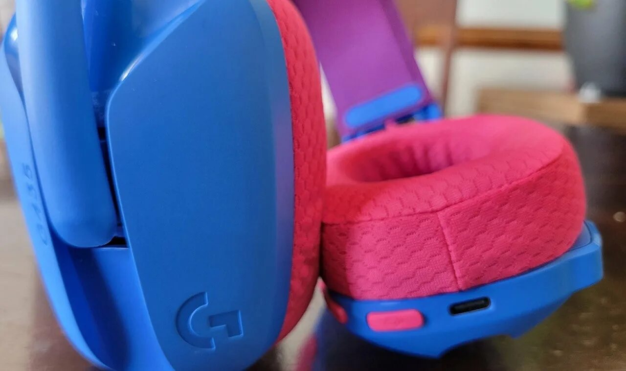 Как понять что наушники logitech g435 зарядились. Лоджитек g435. logitech 435. logitech g435 wireless. logitech g435 purple.