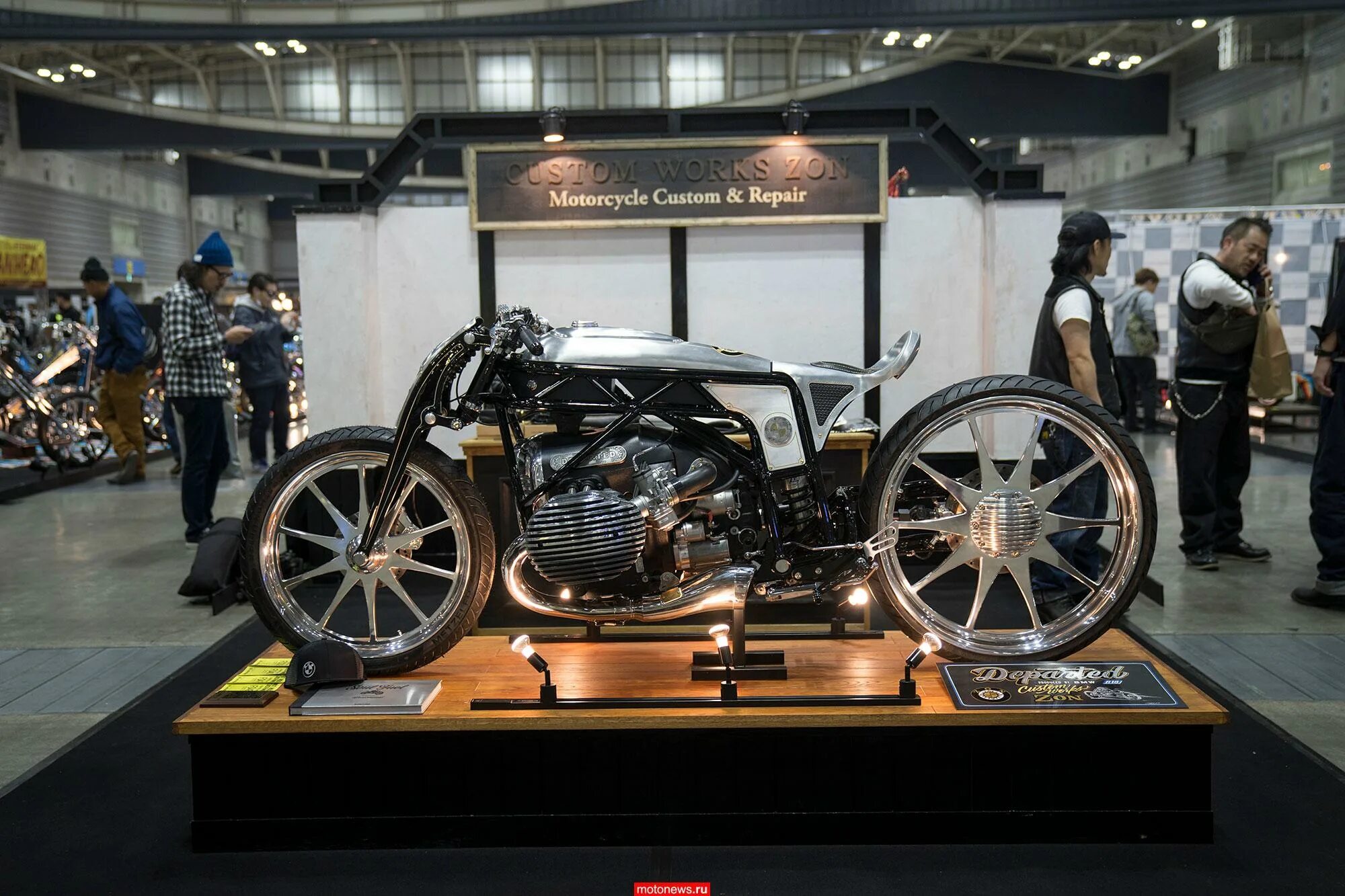 Строю мотоцикл. Bmw boxer engine. мотоцикл бмв оппозитный. bmw 1800 custom. bmw 1800cc двигатель.