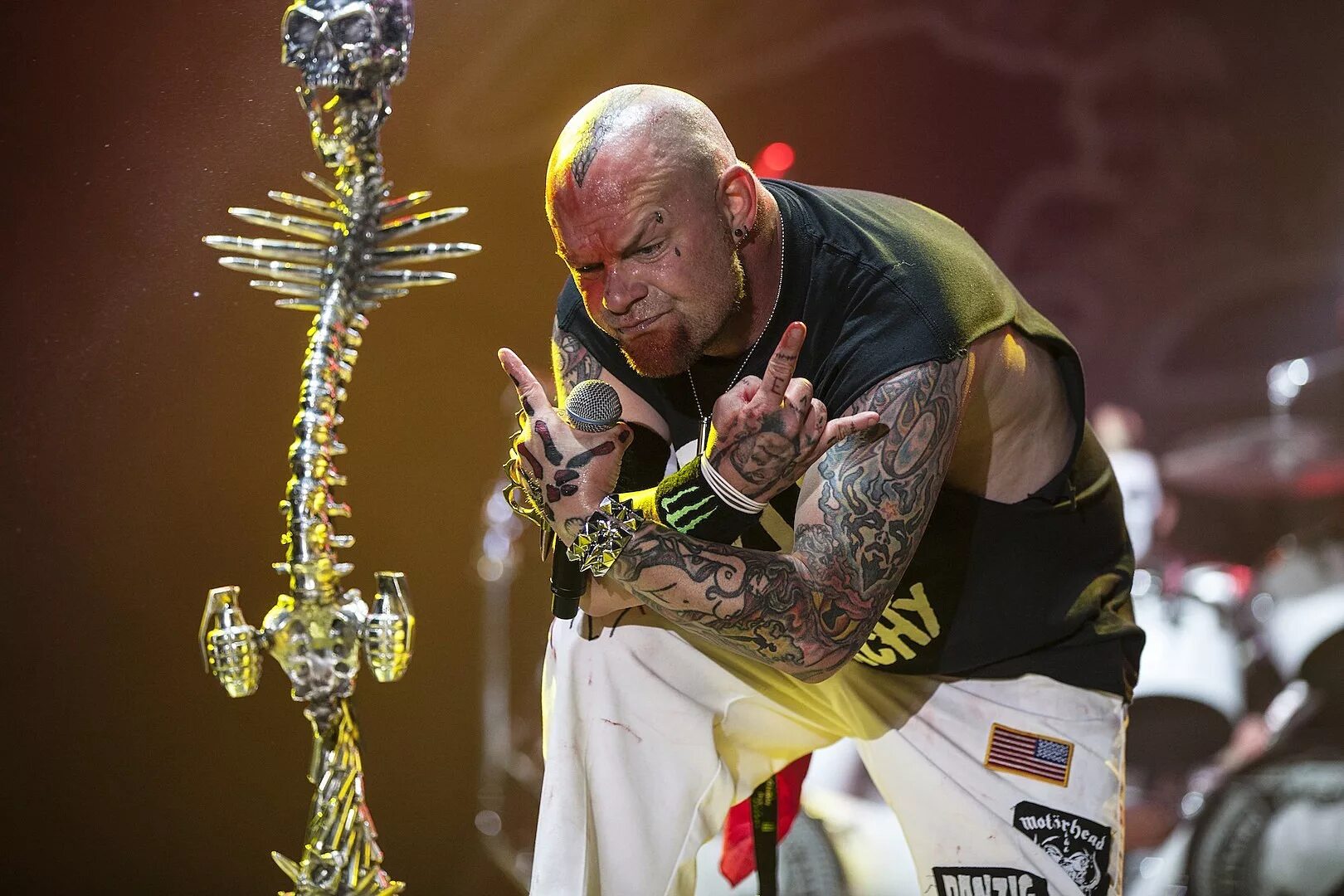 5 5 death. Группа five finger death punch. вокалист ffdp. солист группы five finger death punch. five finger death punch айвен муди.