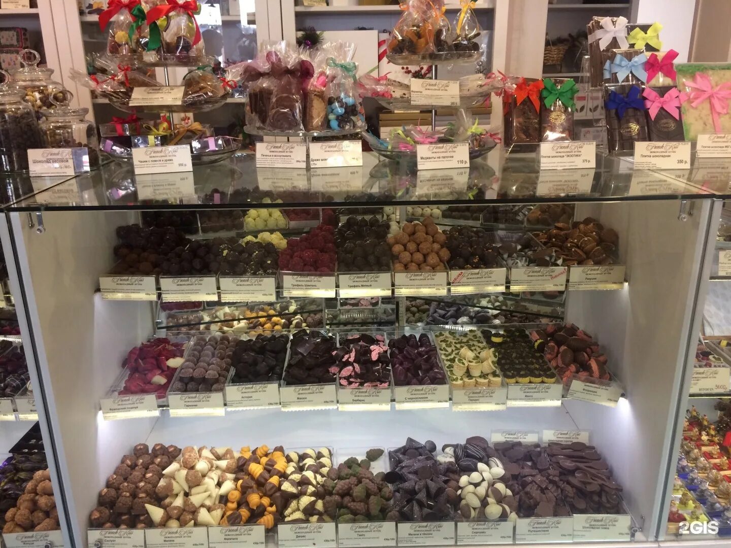 Chocolate екатеринбург. Шоколад магазин. Chocolate екатеринбург. Мини шоколадки кофейни. Гринвич магазины одежды.