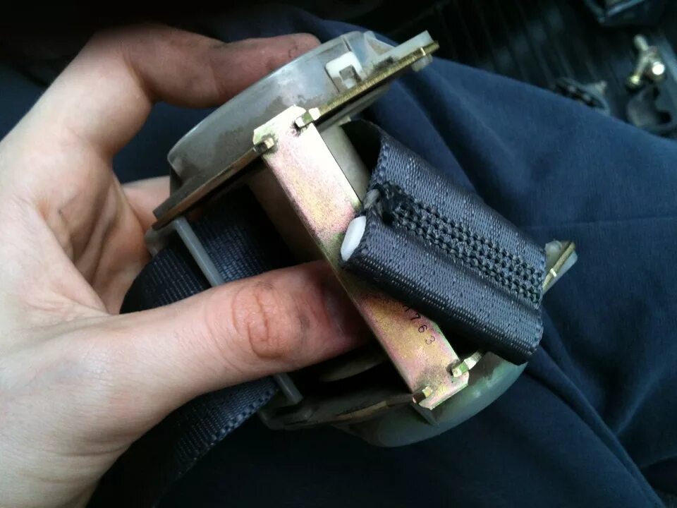 Стирка ремня. Стирка ремня. Vw t3 ремни безопасности. Как постирать ремни безопасности. Стирка ремней безопасности.