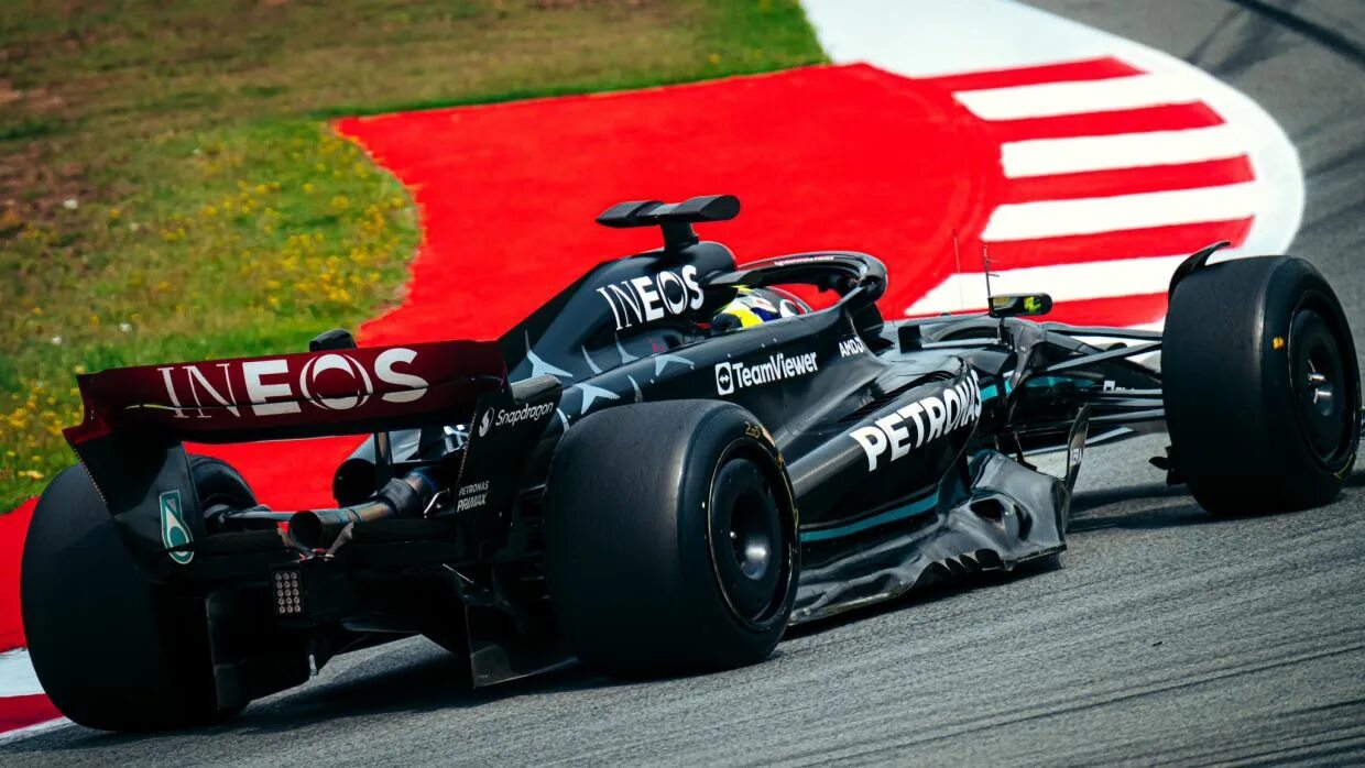 Гран при испании 2025. Ф1 болид мерседес 2025. мерседес ф 1 2025. mercedes w14. мерседес ф1 2025.