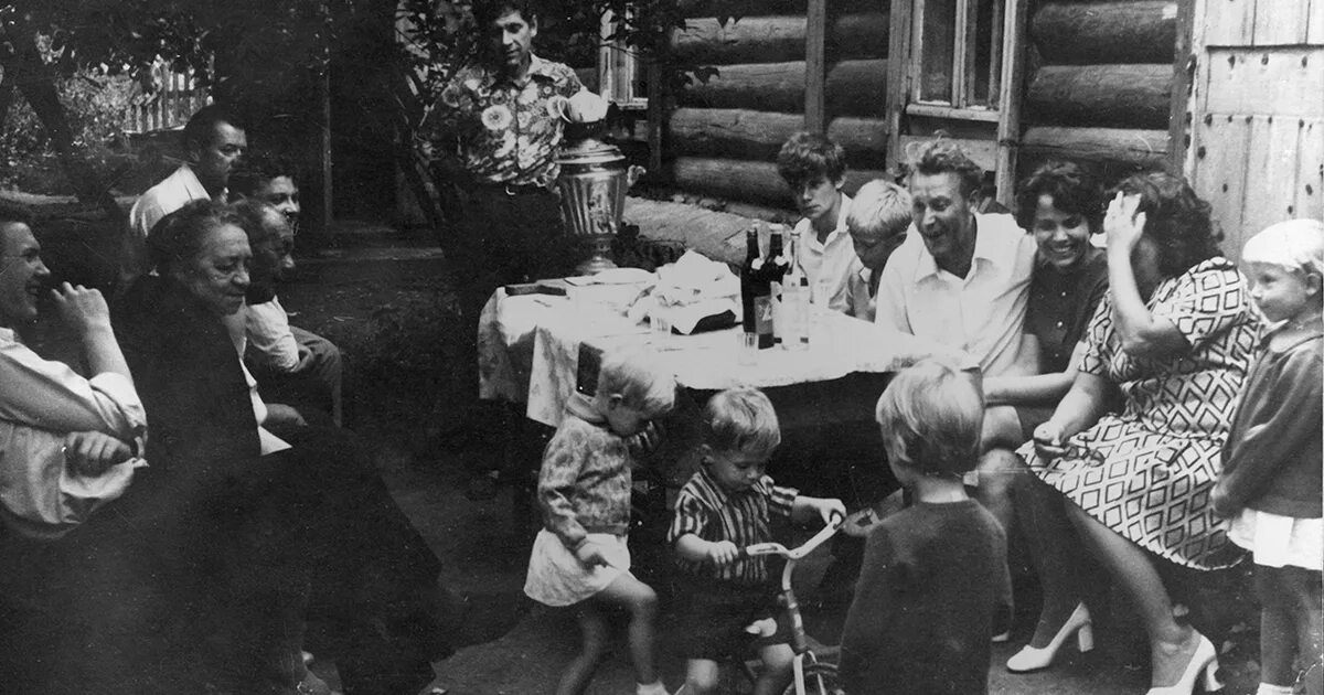 Московский старожил. Танцы во дворе. Советские танцы во дворе. Капотня 1960 фото. Капотня старые фото СССР.