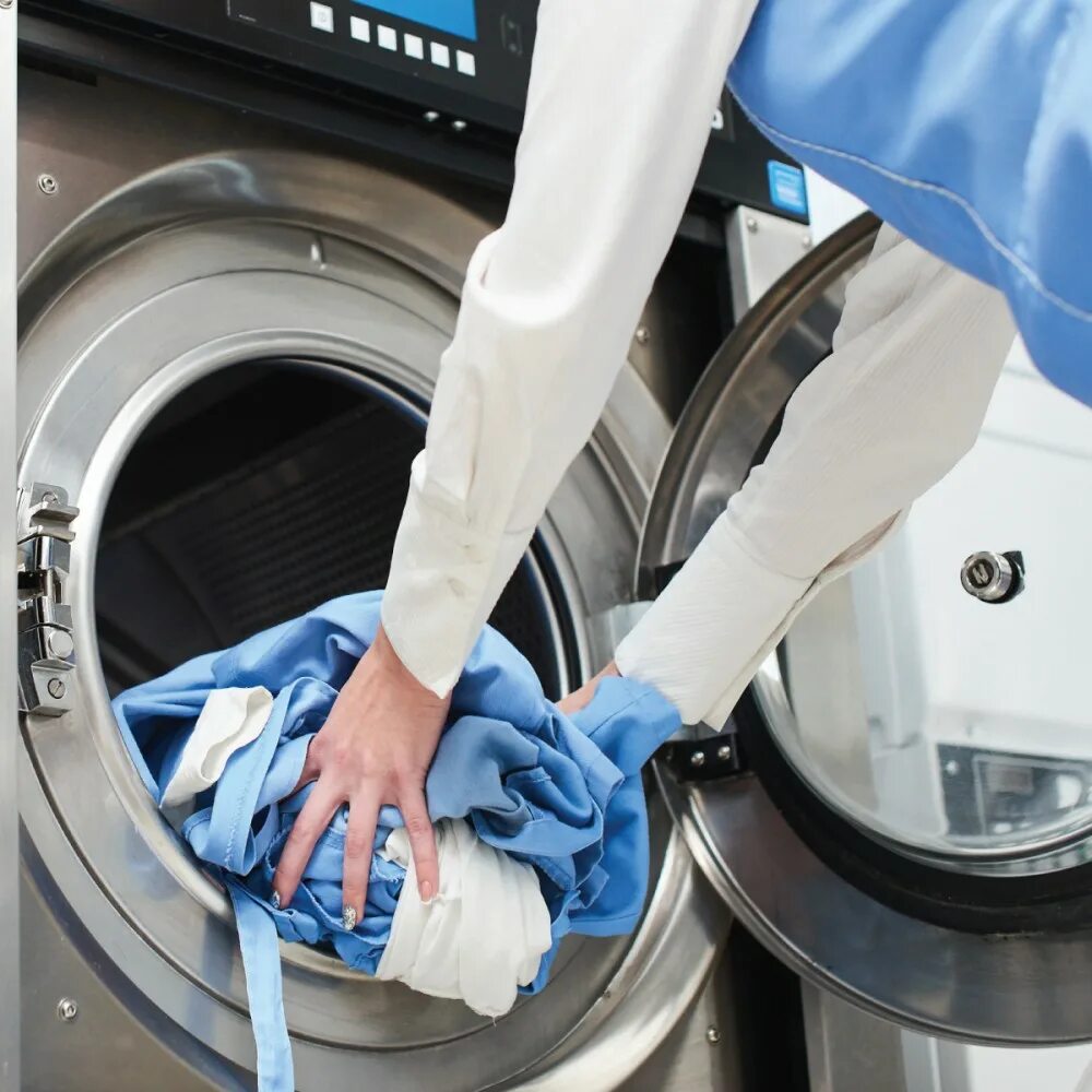 Промышленная прачечная. Прачечная. В прачечную требуются гладильщицы. Работник прачечной. Сеть химчисток в санкт-петербурге.