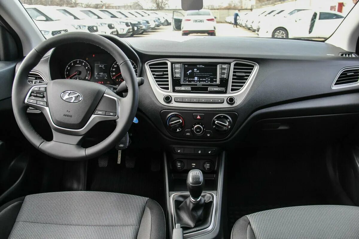Solaris plus. Hyundai solaris 2025 comfort. hyundai solaris active plus 2025. hyundai solaris 2025 актив плюс. hyundai solaris comfort 1.6 at комплектация.