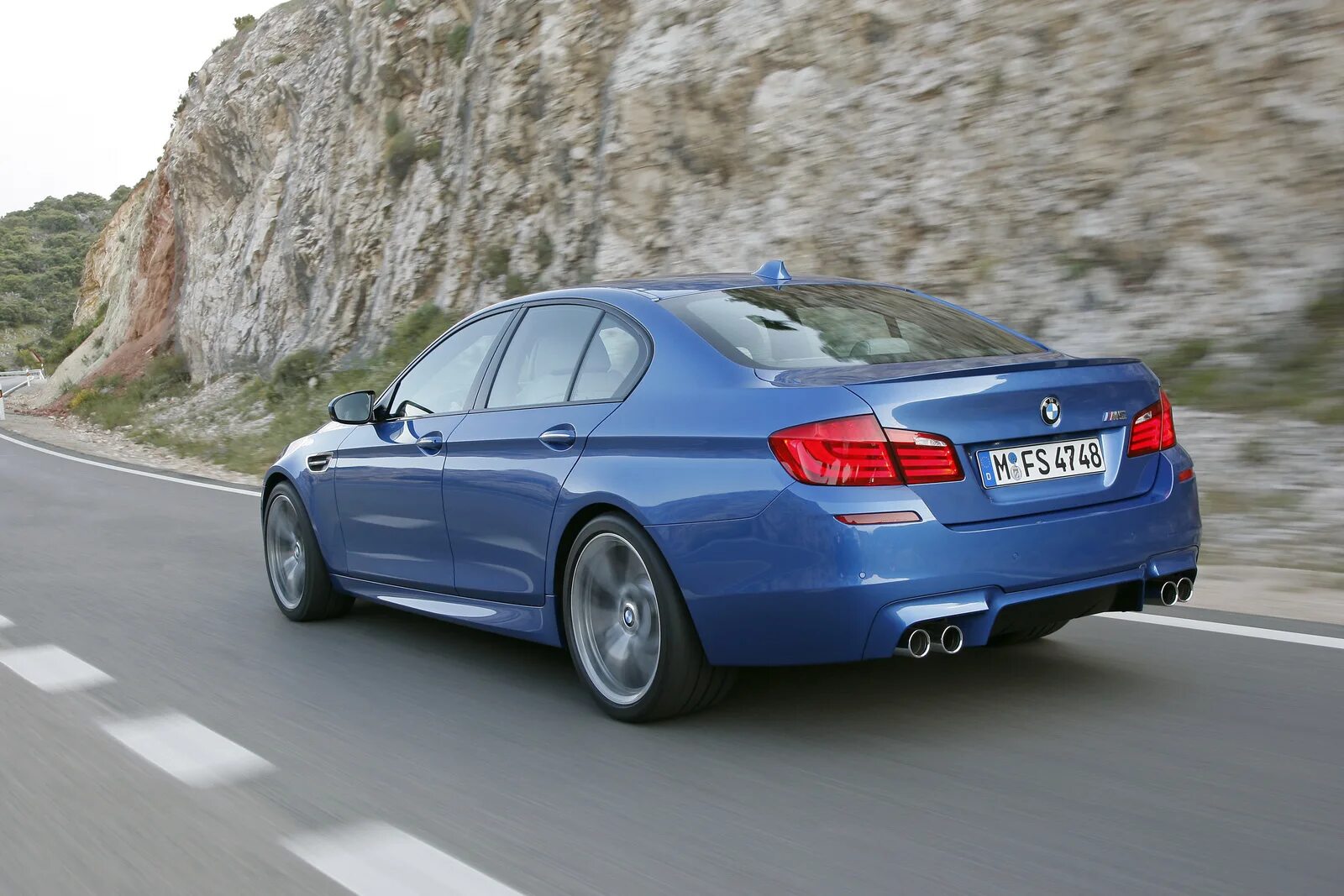 М5 сколько лошадиных. BMW m5 2011. БМВ m5 f10. BMW m5 f10 2012. BMW 5 седан 2011.