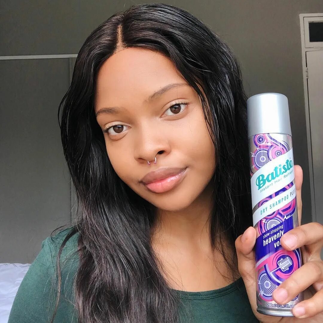 Сухой шампунь volume. Batiste Dry Shampoo Heavenly Volume. Batiste Dry Shampoo сухой шампунь Heavenly Volume. Janelle Batiste. Батист для брюнеток.