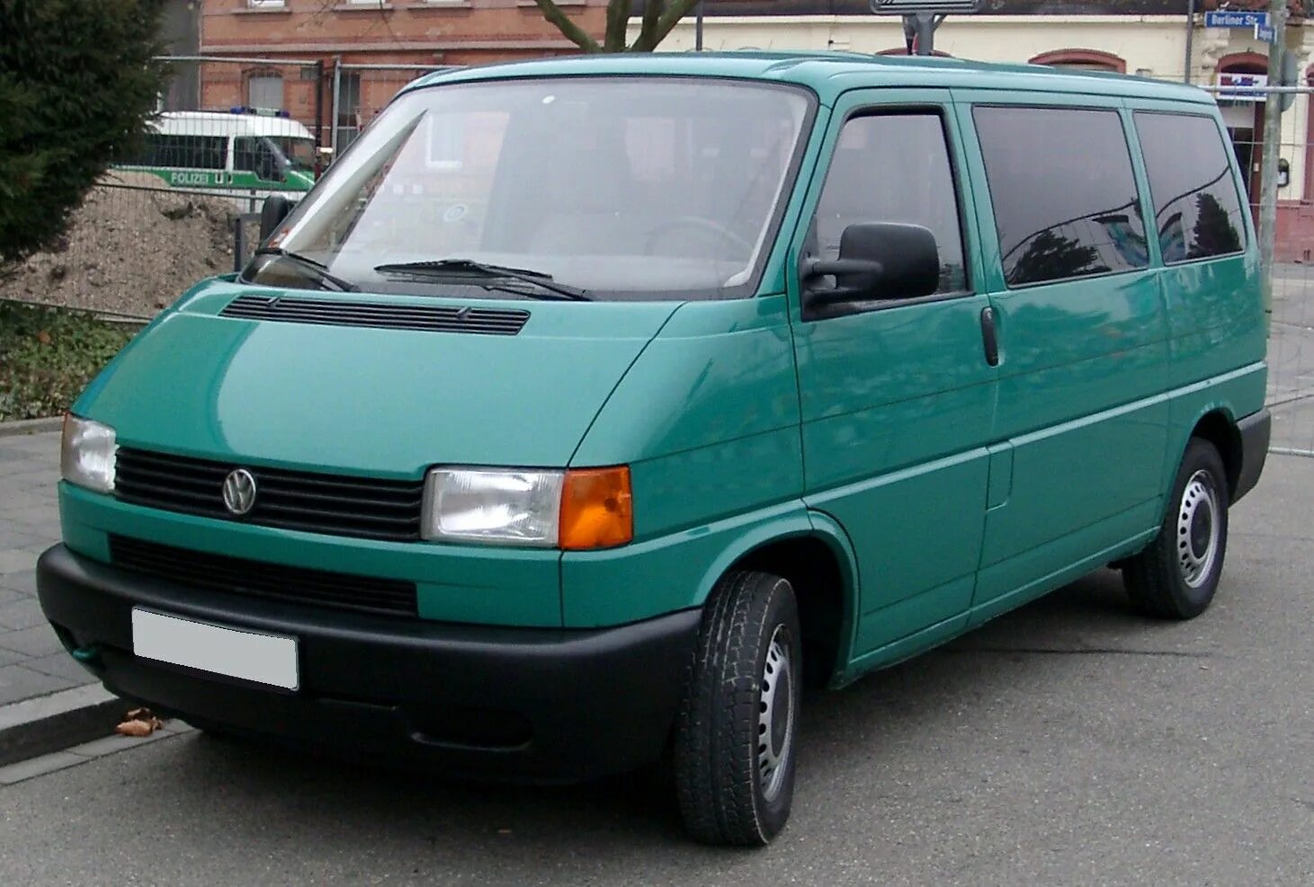 Фольксваген т4 б у. Фольксваген Транспортер т4. Volkswagen Transporter t4 фургон. Volkswagen t4 1997. Фольксваген транспортёр т4 зеленый.