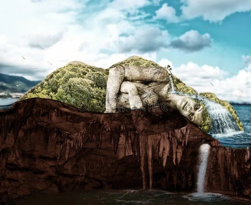 Гора девушка лежит. Девушка лежит на земле красивый пейзаж. Расслабление. Человек наедине с природой. Девушка на лыжах в горах.