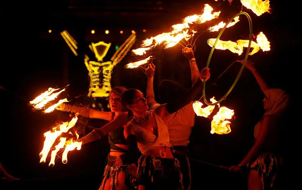 Бернинг мэн 2020. Burning man, невада. Фестиваль в пустыне невада девушки burning man. Фестиваль невада бернинг мэн. Фестиваль невада бернинг мэн.