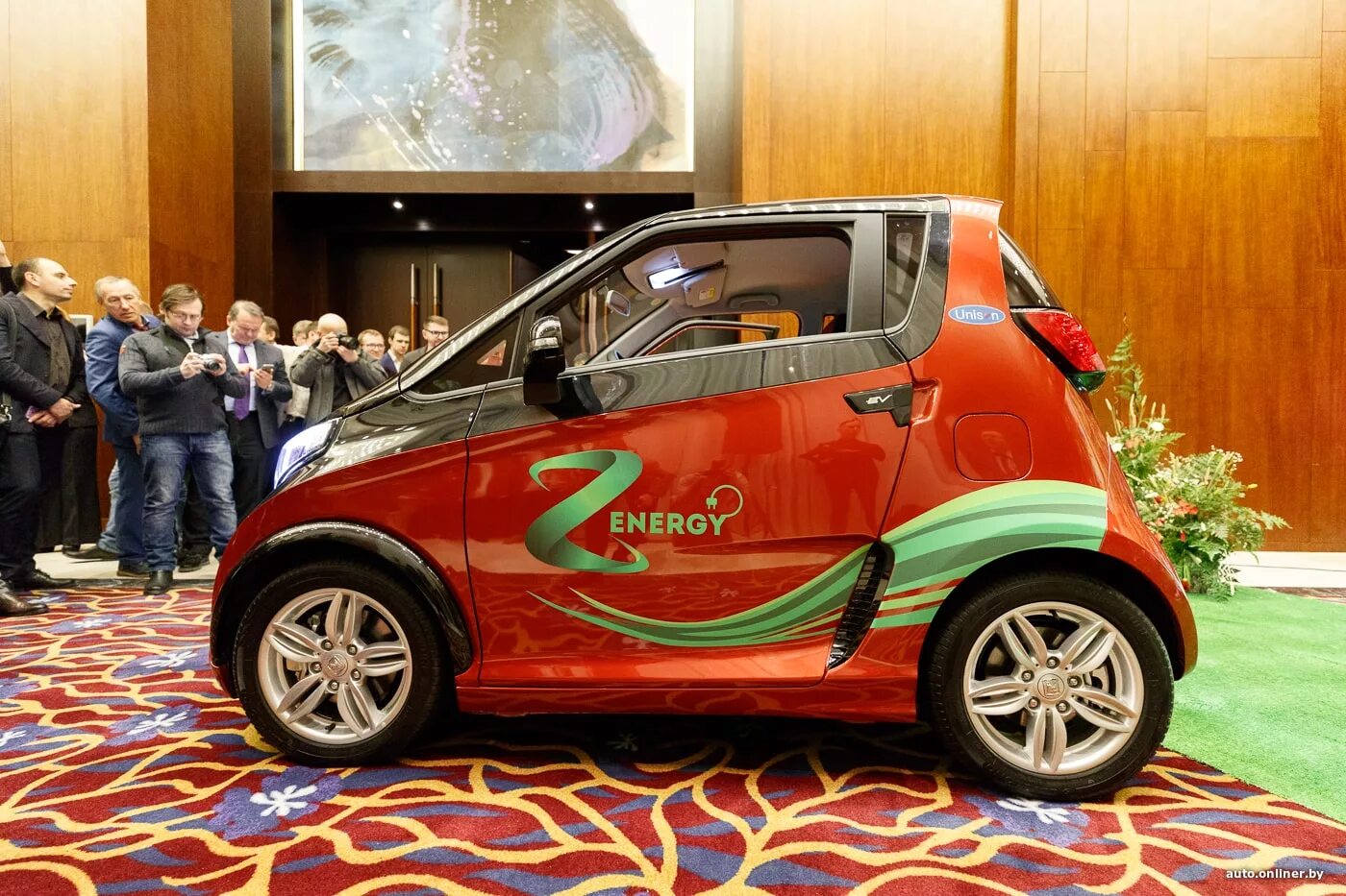 Geely emgrand белорусская. Белорусские электромобили zotye. Какие есть машины в белоруссии. Лукашенко джили. Белорусский электромобиль.