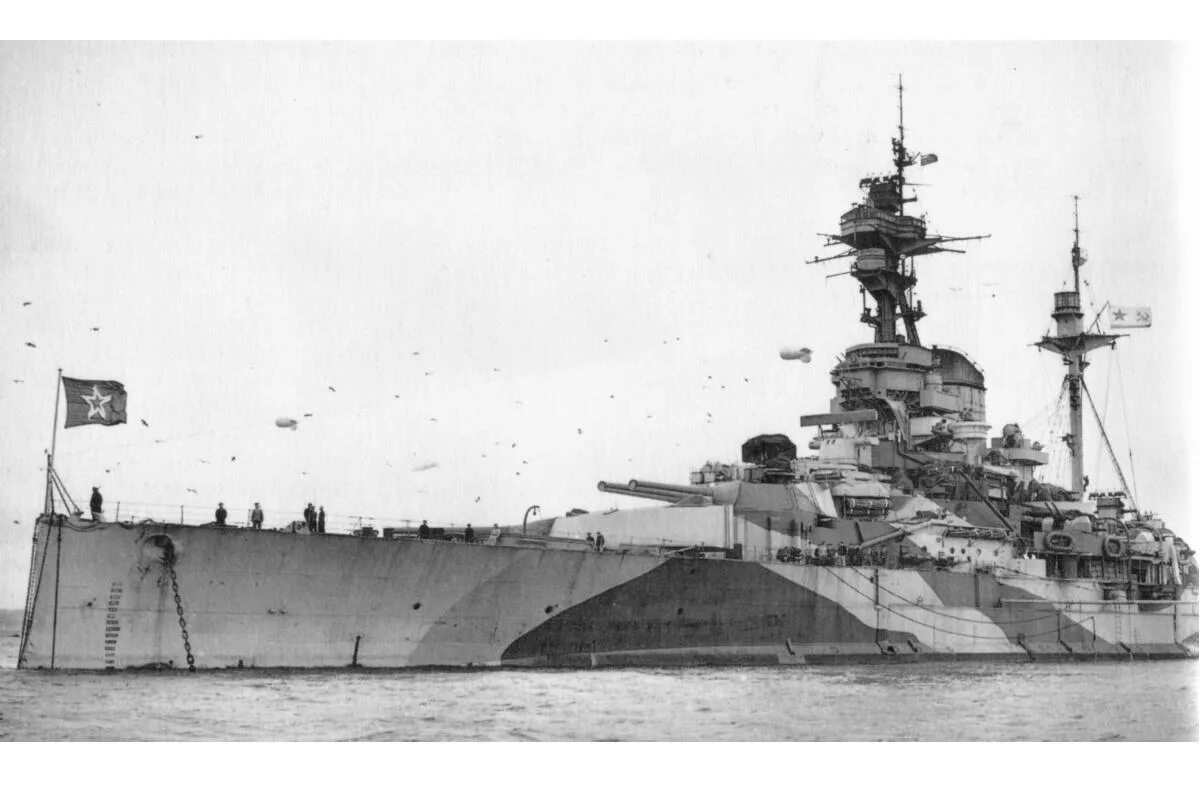 Линейный крейсер линкор. Линкор архангельск 1944. линкор роял соверен архангельск. архангельск крейсер 1944.