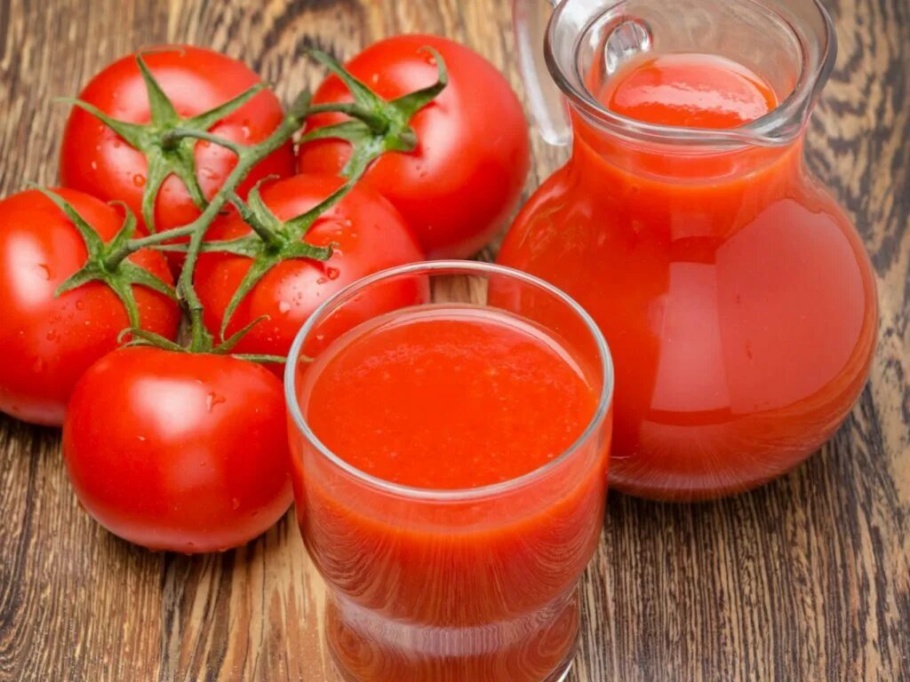 Сделать томатный сок из домашних помидор. Томатный сок. Томатный сок домашний. Томатный сок на зиму. Домашний помидорный сок.