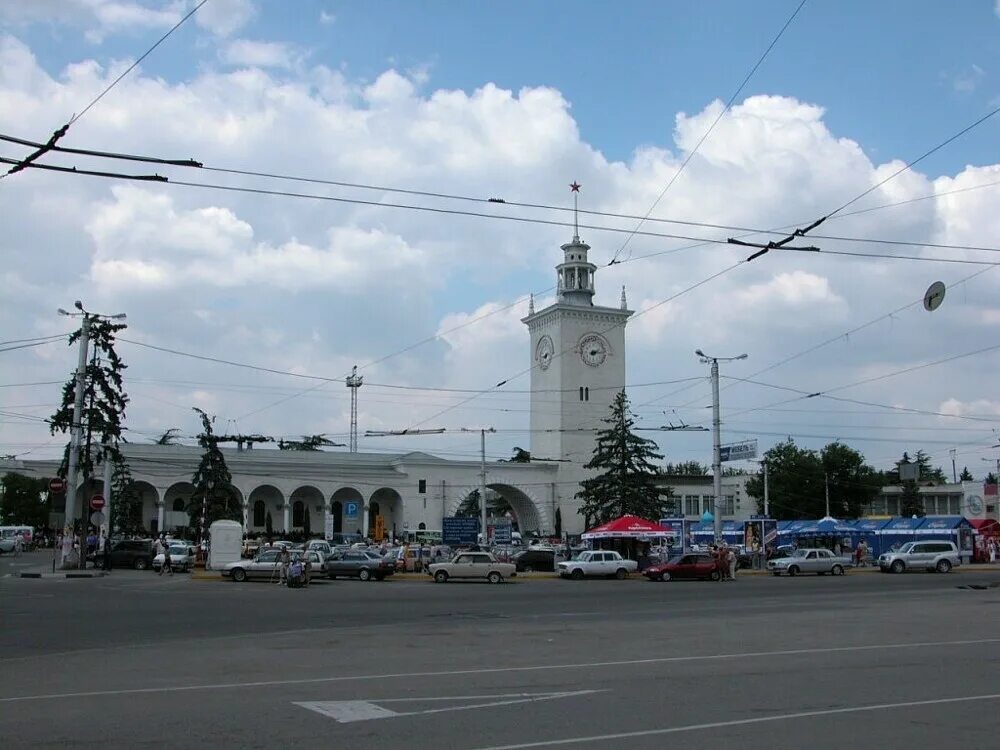 Привокзальная площадь Симферополь. Симферополь столица Крыма. Симферопольский ЖД вокзал. ЖД вокзал Симферополь. Сайт жд вокзала симферополя