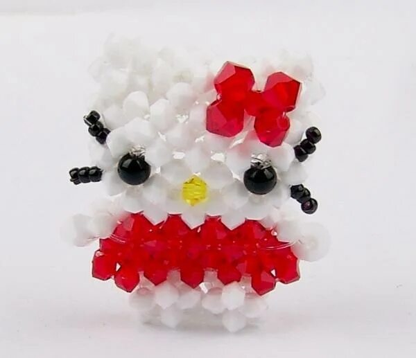 Hello kitty из бисера. Хелло китти из бусин. объемная фигурка хелло китти из бисера. хеллоу китти фигурка из бисера. фигурка из бисера hello kitty объемная.
