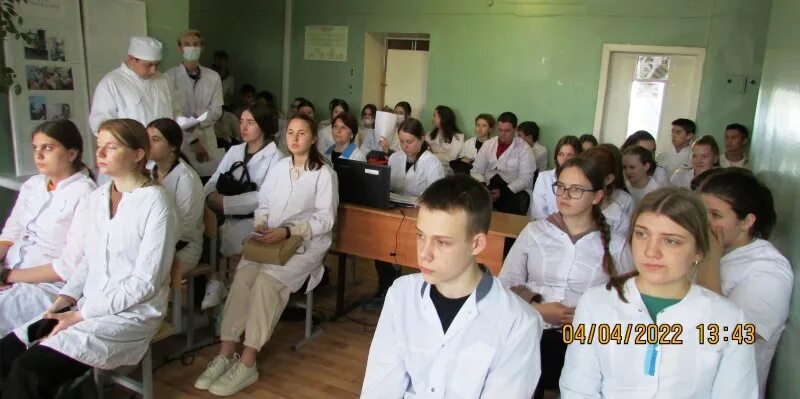 Медицинский колледж бузулук. Бузулукский медицинский колледж 20004. Студенты медицинского колледжа бузулука. Медицинский колледж бузулук. Бузулукский медицинский колледж выпуск 2019.