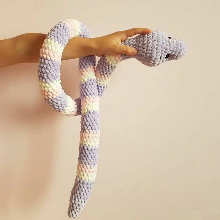 Вязаная игрушка змея. Розовая плюшевая змея - купить с доставкой по выгодным цен