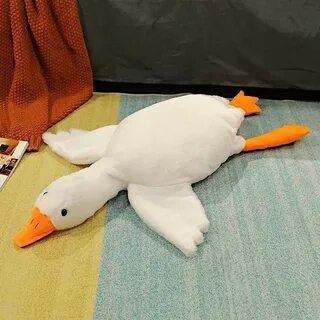 Мягкий гусь обнимусь