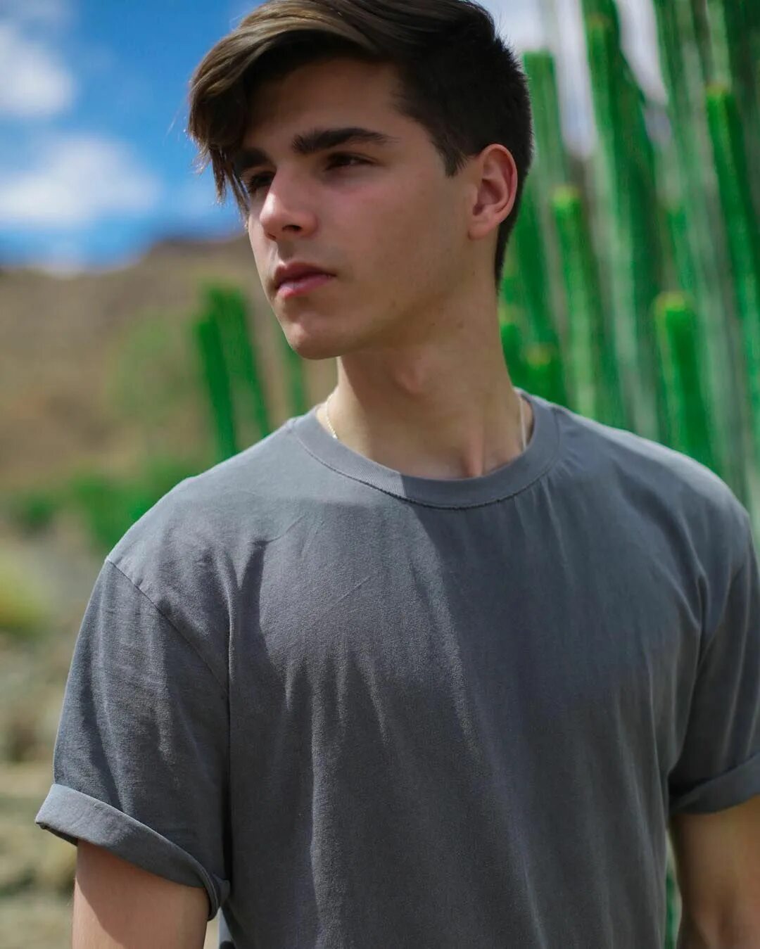 А. Июль красавчик. Альваро мэл 17 лет. 7 красавец. Ресторан семь красавиц в москве.