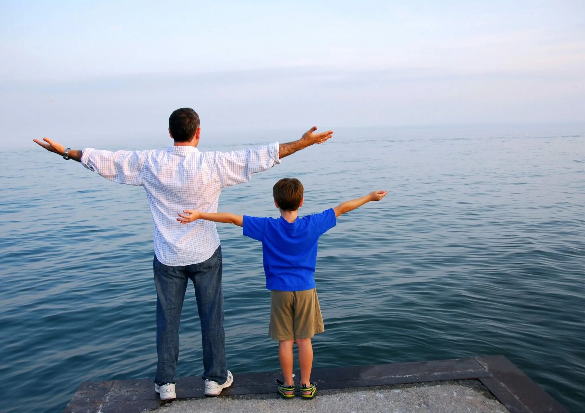 Отцы и дети. Отцы и дети. Отцы и дети. Папа лучший друг. Разговор отца с сыном в парке.