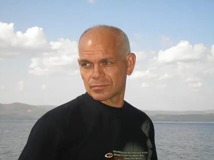 Человек 58 лет