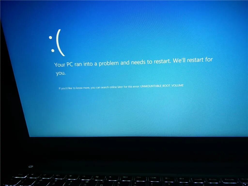 Boot windows 10. Синий экран unmountable_boot_volume. unmountable_boot_volume синий. ошибка unmountable boot volume. unmountable boot volume виндовс 8.1.