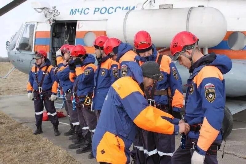 Е спасатель. Служба спасения мчс россии. мчс рф спасатель. профессия спасатель мчс. мчс фотографии.