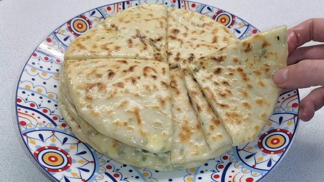 Хингалш и чепалгаш. Чеченская кухня чепалгаш. Чеченский чепалгаш с тыквой. Блюдо чепалгаш. Чеченские лепешки с творогом чепалгаш.