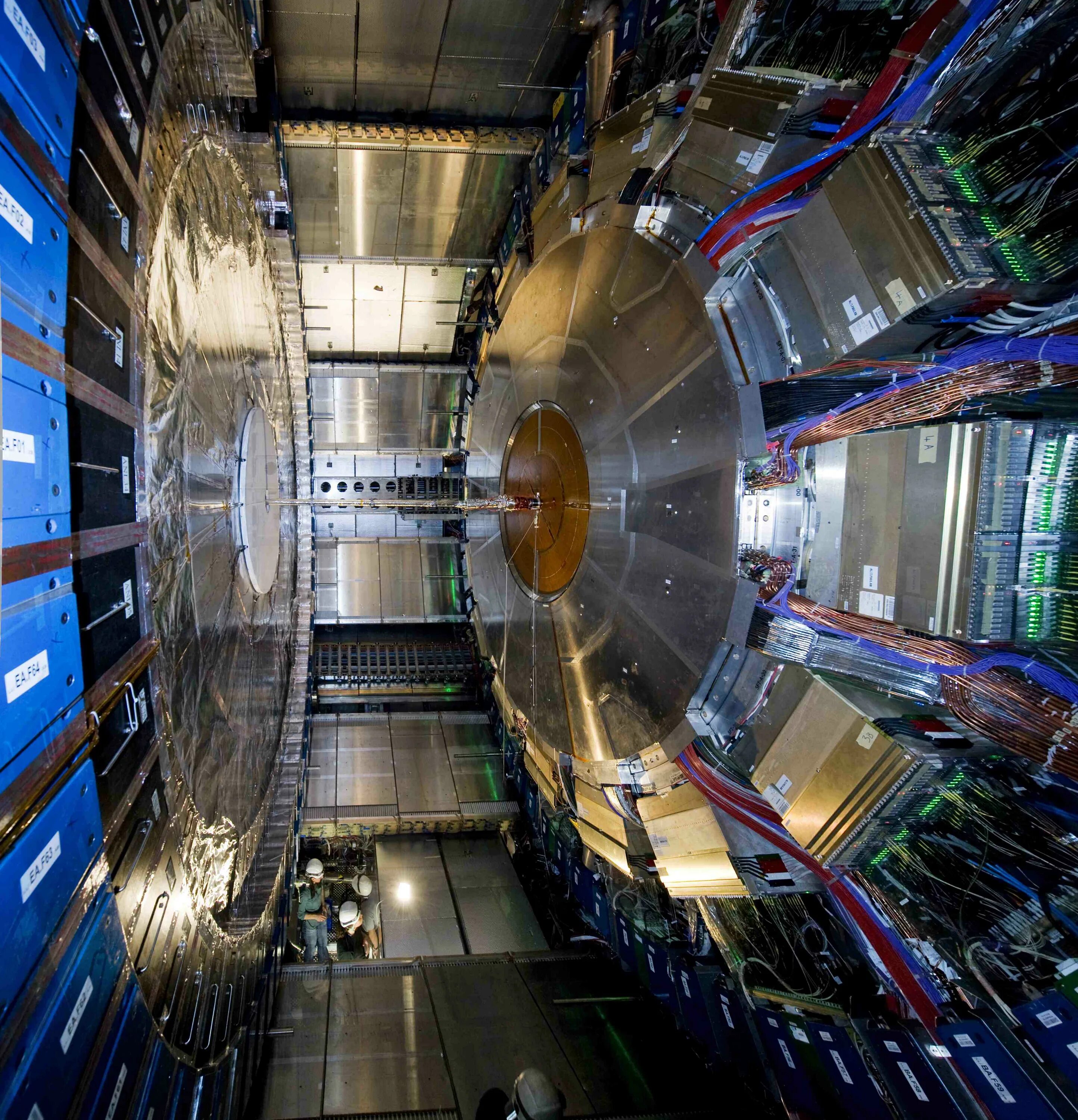 Ускоритель атомных частиц. Большой адронный коллайдер в Женеве. Бак большой адронный коллайдер. LHCB большой адронный коллайдер. Большой адронный коллайдер в CERN.
