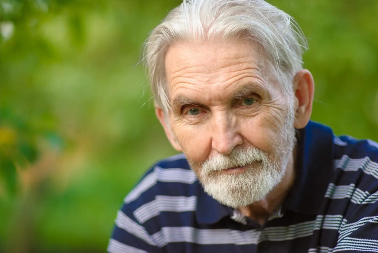 French old man. Дедушка. French old man. Старик. Удивленный пожилой мужчина.