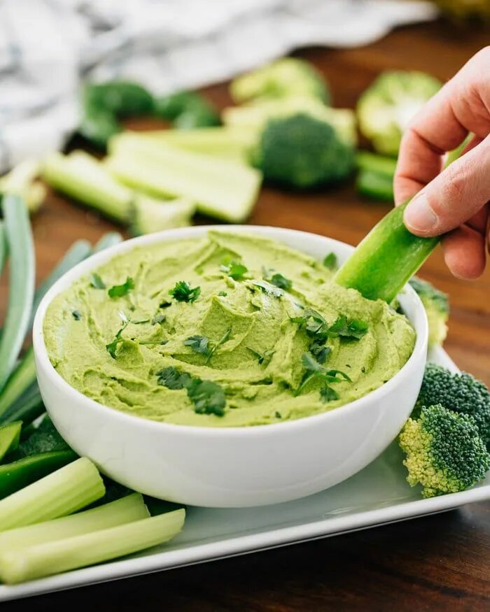 Рецепт зеленый кухни. Хумус зеленый. блюдо зеленой кухни. рецепты зеленой кухни. блюда зелёной кухни ресепт.