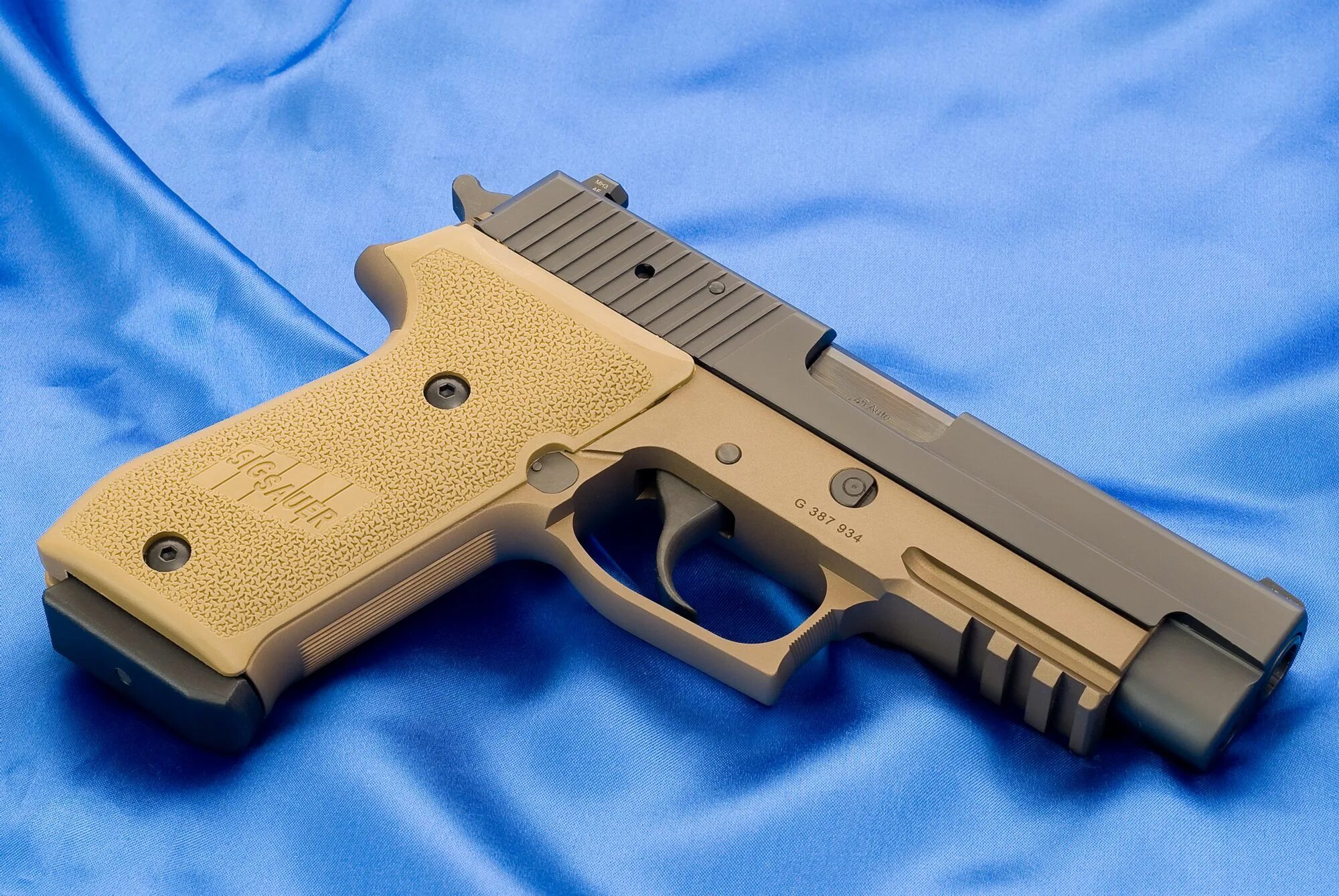 Sig. Пистолет sig sauer p220. пистолет sig-sauer p220 combat. sig sauer p220 combat. пистолет sig-sauer p245.