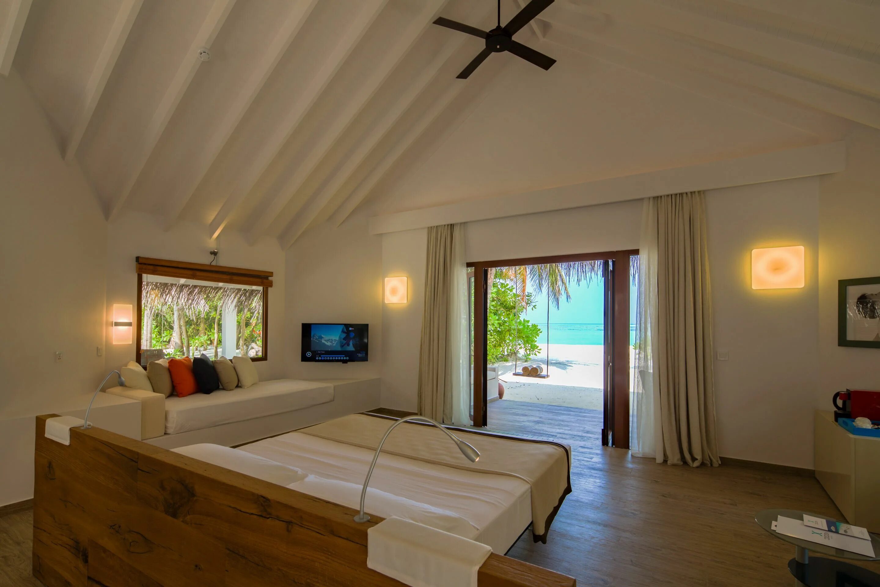 Cocoon maldives. Отель cocoon maldives 5. cocoon maldives 5* beach suite. cocoon maldives 5* (лавиани атолл). lagoon villa cocoon maldives.