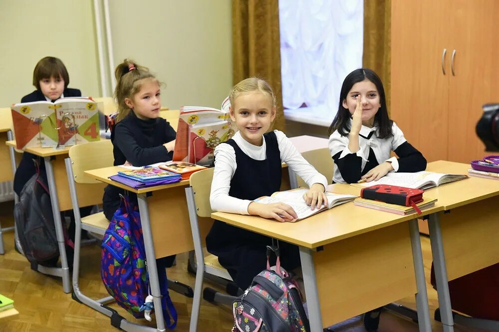 школьники младших классов. академическая гимназия москва тульская. школа гимназия москва школа. школа начальные классы. младшие классы москвы.