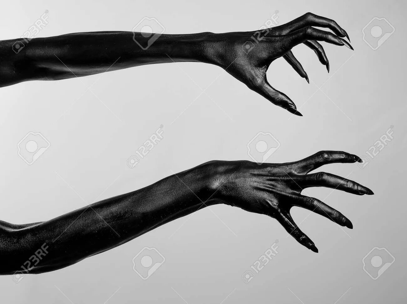 Зловещие руки. Зловещие руки. Страшные руки на белом фоне. Рука зомби реалистичная. Рука призрака с красными ногтями.
