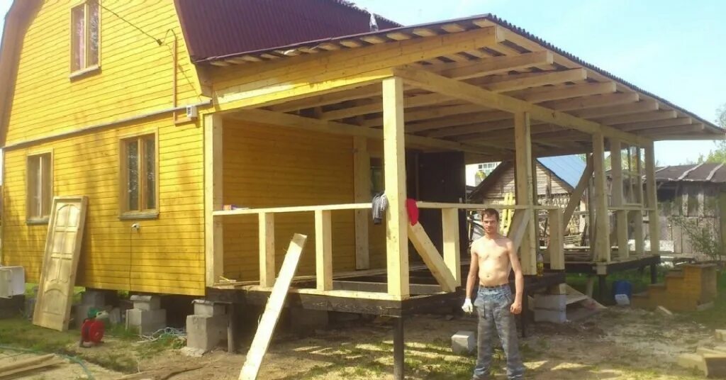 Пристройка своими руками дешево. Пристройка к дачному домику. Пристрой веранды к дачному дому. Пристройка веранды к дачному дому. Пристройка к Садовому домику.