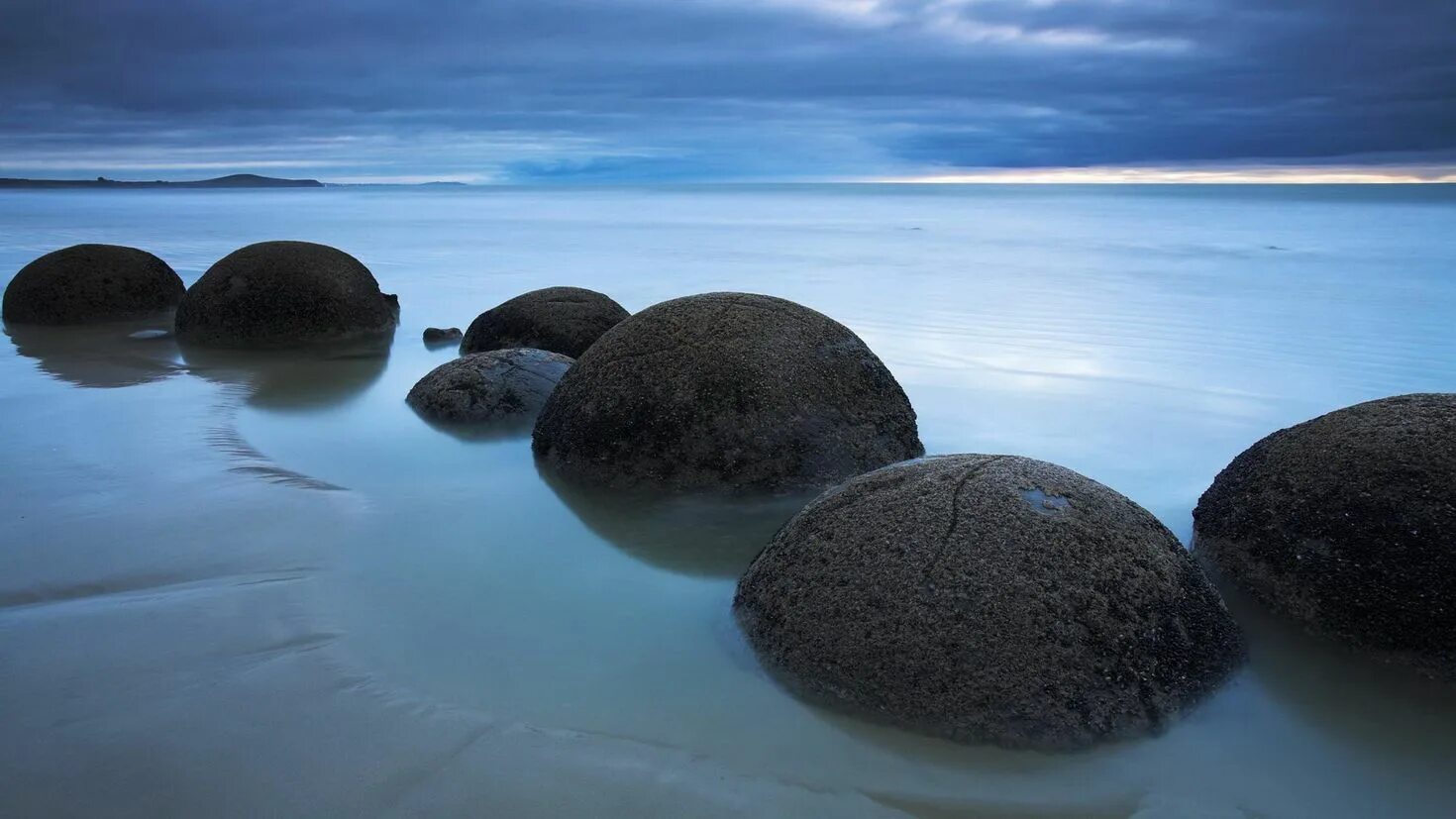Вода камень земля. Мокрый камень. Водопад кайа-бажи. Морские камни. Вода камень земля.