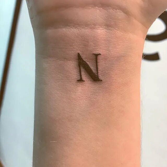 Тату буква а. Татуировка n7. Красивая буква n. N tat. Тату буква а.
