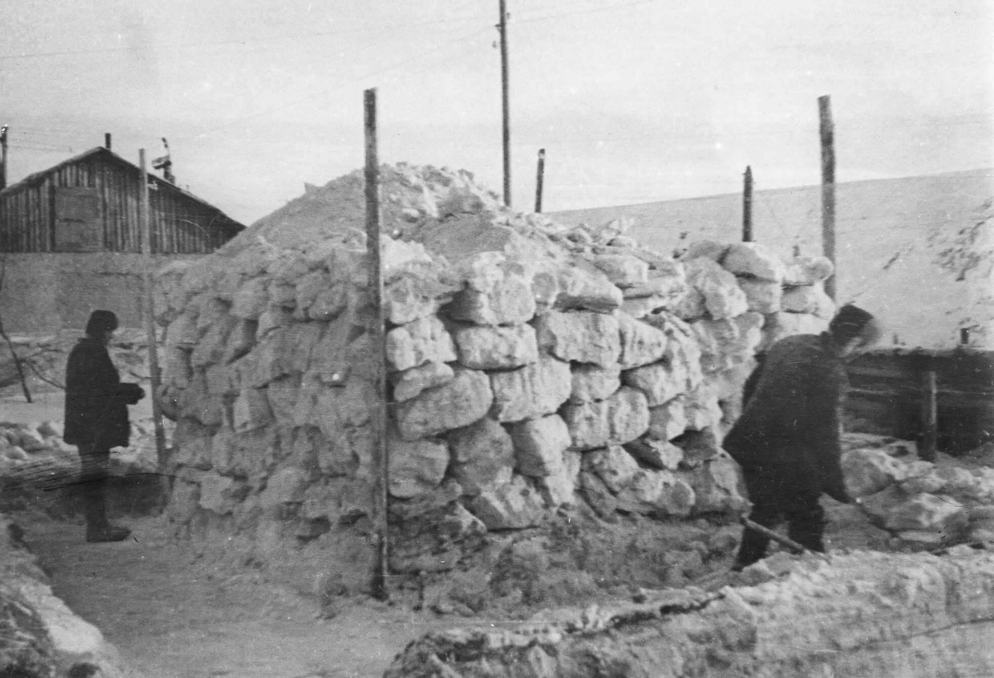 Начало восстания в гулаге. Воркута 1953 ГУЛАГ. Воркута, исправительно-трудовой лагерь ГУЛАГ. Воркута рудник кладбище. Воркута ГУЛАГ.