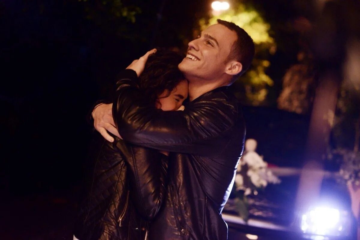 «в ожидании солнца» / güneşi beklerken. Zeyker kiss. Зейнеп и керем сериал. Турецкий сериал керем. Керем бурсин.