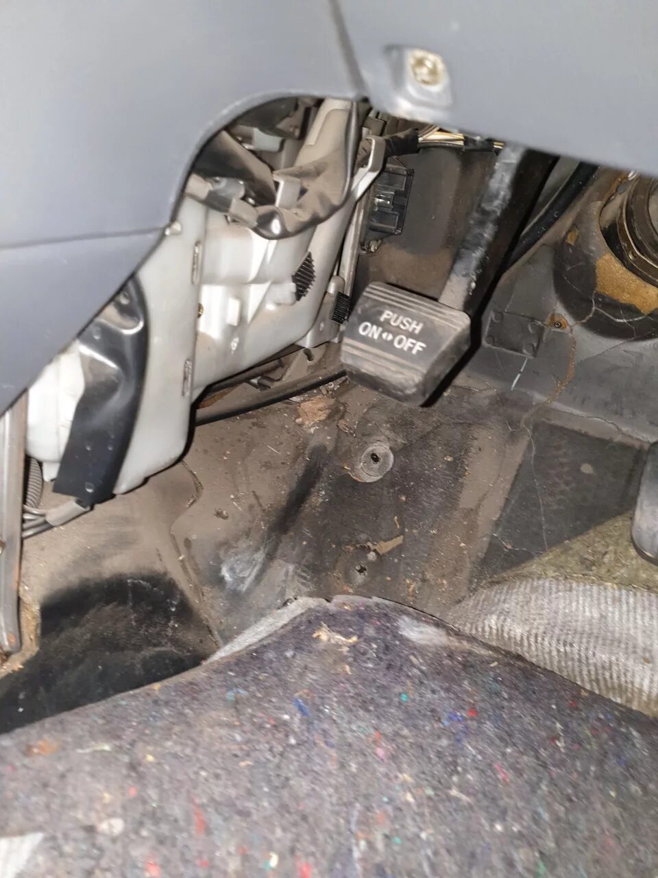 Замена салонного фильтра - Toyota Camry (XV50), 2,5 л, 2014 года плановое ТО DRI
