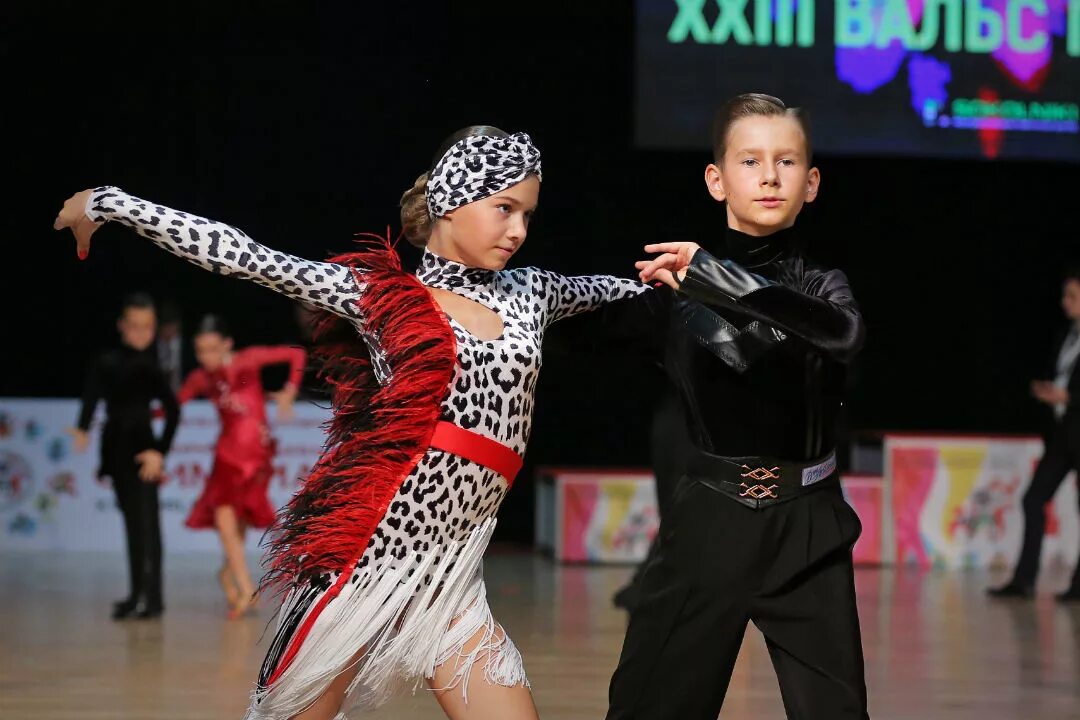 бальные танцы юниоры 1 латина. юниоры танцы. юниоры танцы. максим васильев латиноамериканские танцы. юниоры 2 бальные танцы латина.